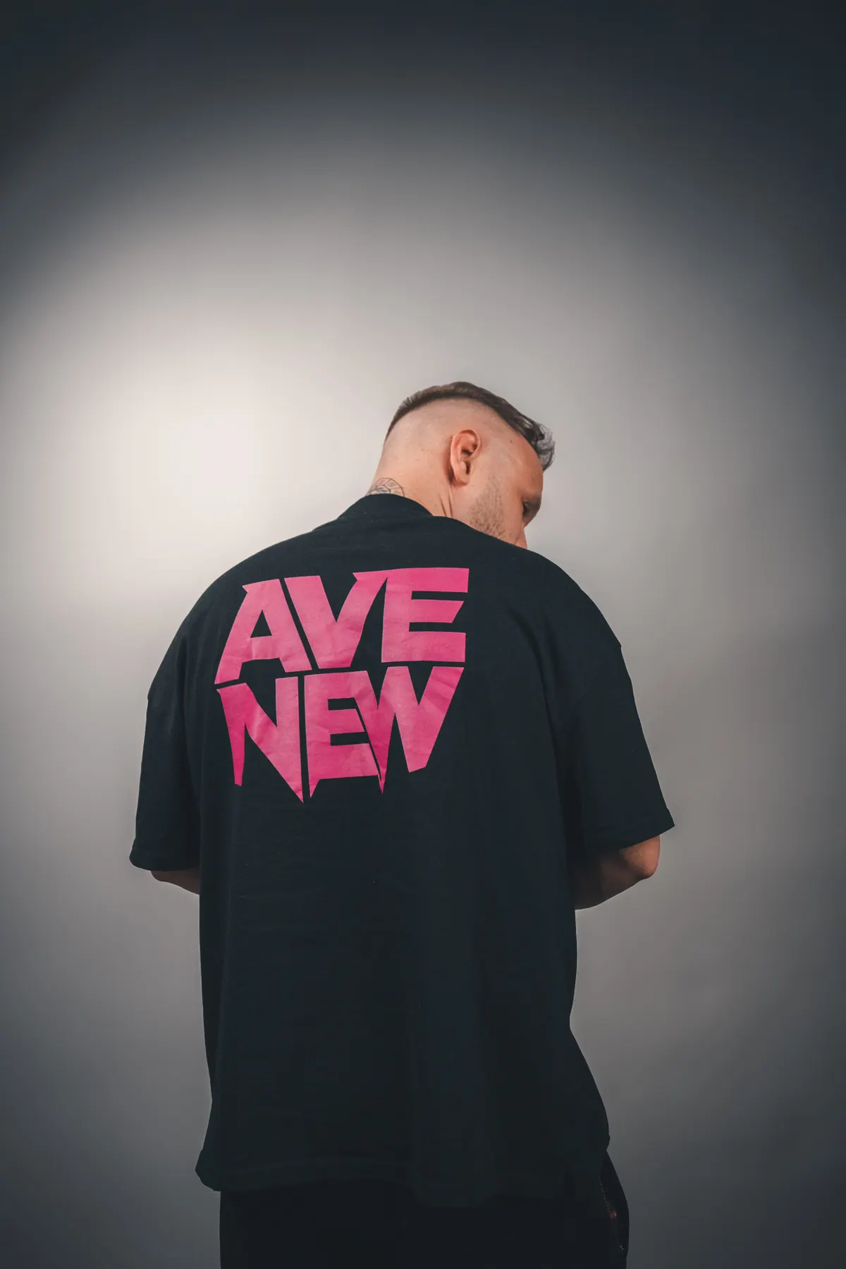 Czarna koszulka oversize AVENEW, logo na plecach